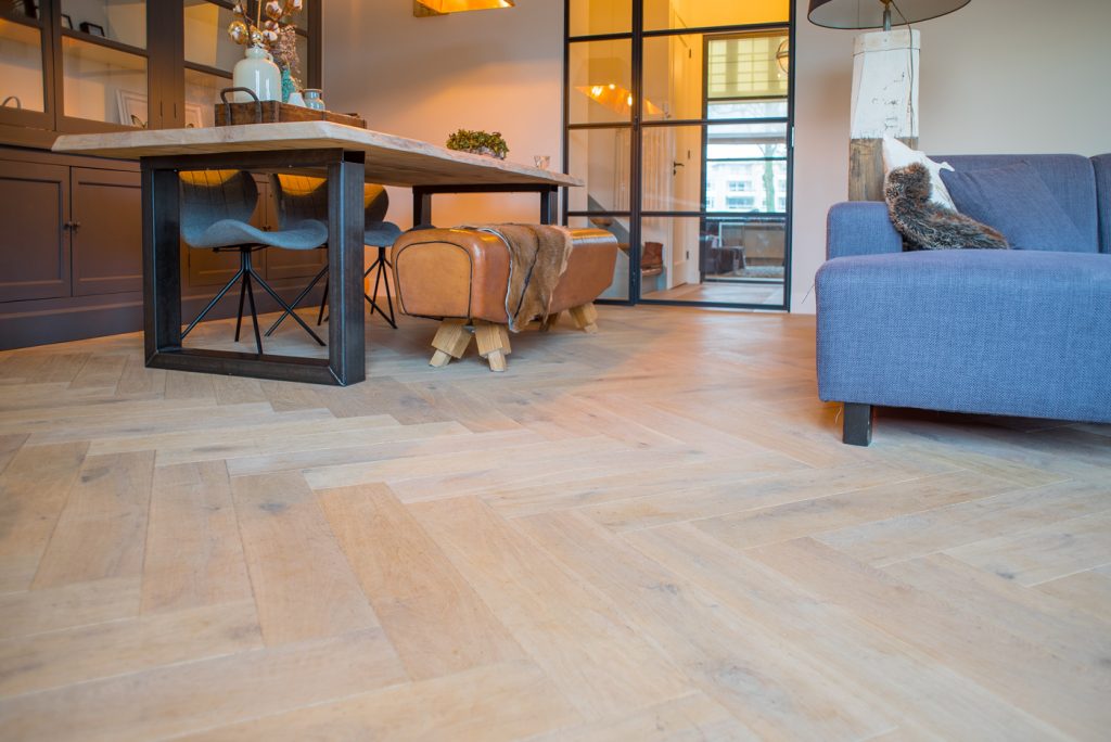 Floer Eiken Visgraat Parket vloer Verouderd Wit Geolied Hoe onderhoud en reinig ik mijn houten vloer?