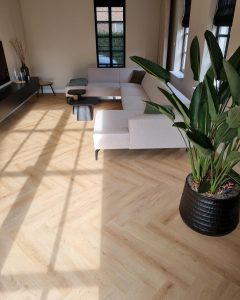 Floer-Walvisgraat-Click-PVC-vloer-Cetus-Creme-Interieur-woonkamer-klant-ervaring.