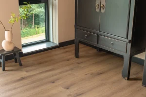 Floer-Natuur-Click-PVC-vloer-Niederhorn-Nootbruin-Plinten-Schoon-Beste-Manier