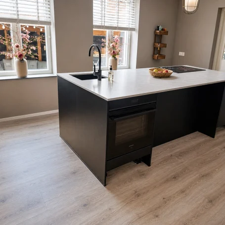 Floer-Hybride-Laminaat-Steden-Leiden-Lichtbruin-Eiken-interieur-1