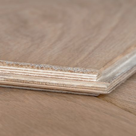 Floer-eiken-lamel-parket-houten-vloer-wit-geolied-enkel-gerookt-detail