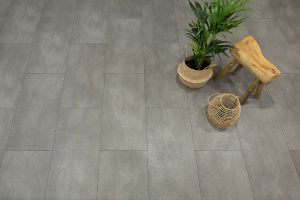 Floer-Click-Tegel-PVC-Hasseberg-Antraciet-vloer-5-tips-voor-een-interieur-met-een-donkere-vloer
