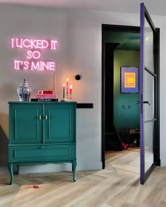 Hoe-creeer-je-een-eclectisch-interieur-woonstijl-inrichting-vloeren-vloer-floertube-walvisgraat-pvc-vloer-xl-visgraat