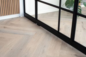 Floer-Walvisgraat-PVC-vloer-Cetus-Creme-interieur