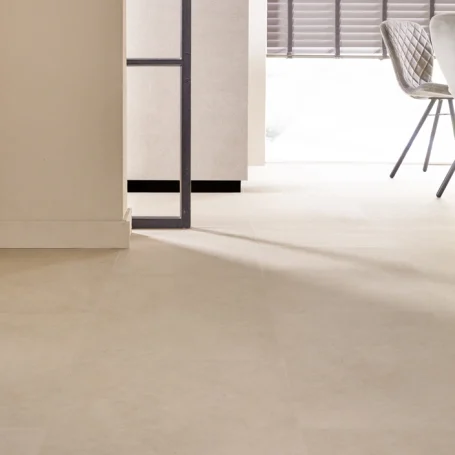 Floer-Tegel-Click-Vinyl-vloer-Betonlook-Beige-interieur-4