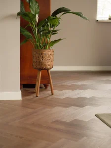 Floer-Visgraat-PVC-vloer-Bruin-Eiken-interieur-2-225x300