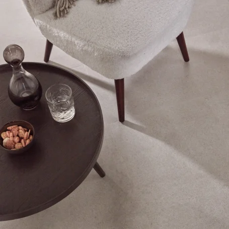 Floer-Tegel-Click-PVC-vloer-Betonlook-Greige-interieur-3