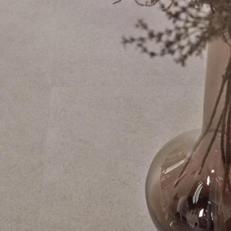 Floer-Tegel-Click-PVC-vloer-Betonlook-Greige-interieur-8