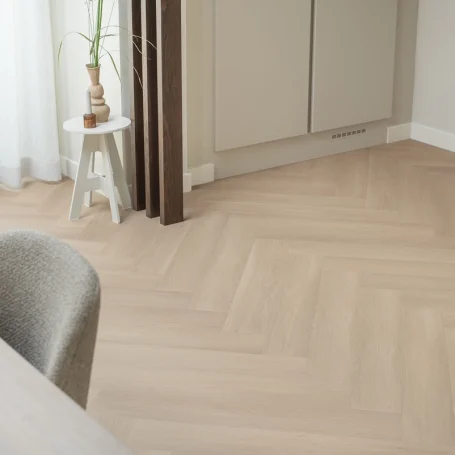 Floer-Walvisgraat-Click-PVC-Zwaardvis-Zand-Interieur-16.