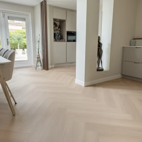 Floer-Walvisgraat-Click-PVC-Zwaardvis-Zand-Interieur-7.