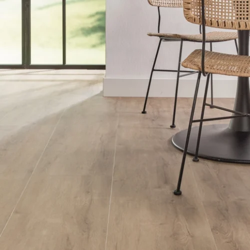 Waarom je beter géén viltjes gebruikt op een PVC vloer