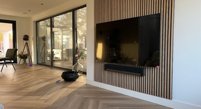 Floer-Walvisgraat-Vinyl-Orka-Onbehandeld-Floer-Akupanel-XL-Wandpanelen-Onbehandeld-Eiken-klantfoto-2-de-interieurtrends-van-2023