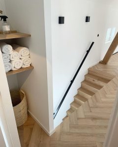 Floer-Visgraat-Laminaat-Onbehandeld-Eiken-trap