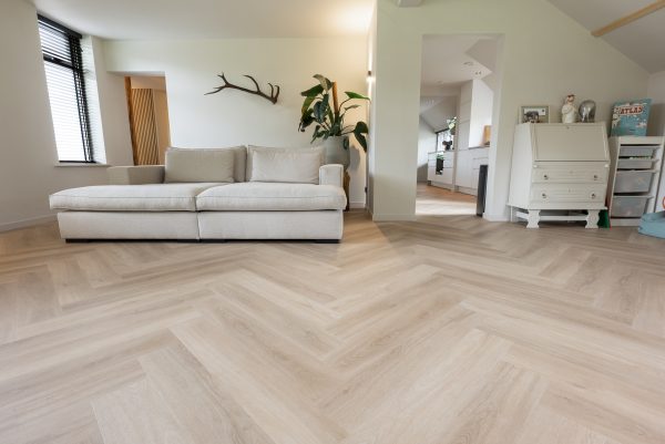 Floer-Walvisgraat-PVC-vloer-Orka-Onbehandeld-interieur-woning-2