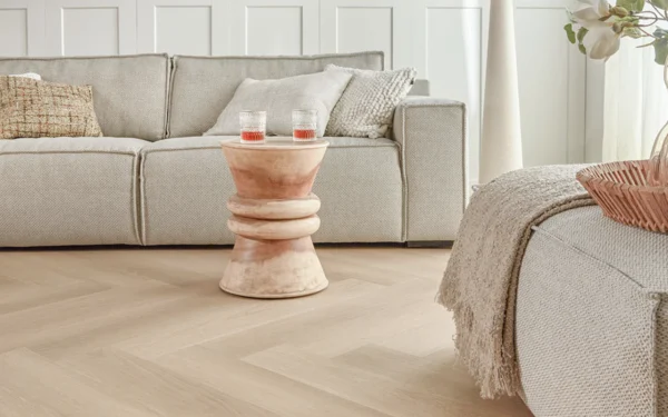 Kopie-van-Floer-Walvisgraat-PVC-vloer-Zwaardvis-Zand-woonkamer-13.